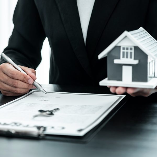 real-estate-agent-working-sign-agreement-document-contract-for-home-loan-insurance_t20_YE7axO real-estate-agent-working-sign-agreement-document-contract-for-home-loan-insurance_t20_YE7axO